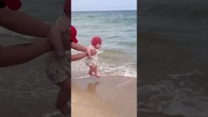 baby at the beach for the first time ❤️ 🎥 taeeizz