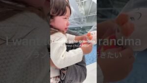 baby wants to hug grandma at airport before leaving 💖❤️ 🎥 y.minimoon