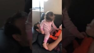 Getting to know about new baby sister 💖 🎥 dad_rising